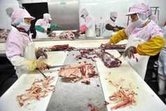 China set to lift ban on US beef 'to avert trade war'