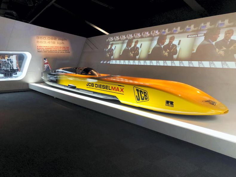 JCB breaks British speed record with 103.6mph Fastrac Free